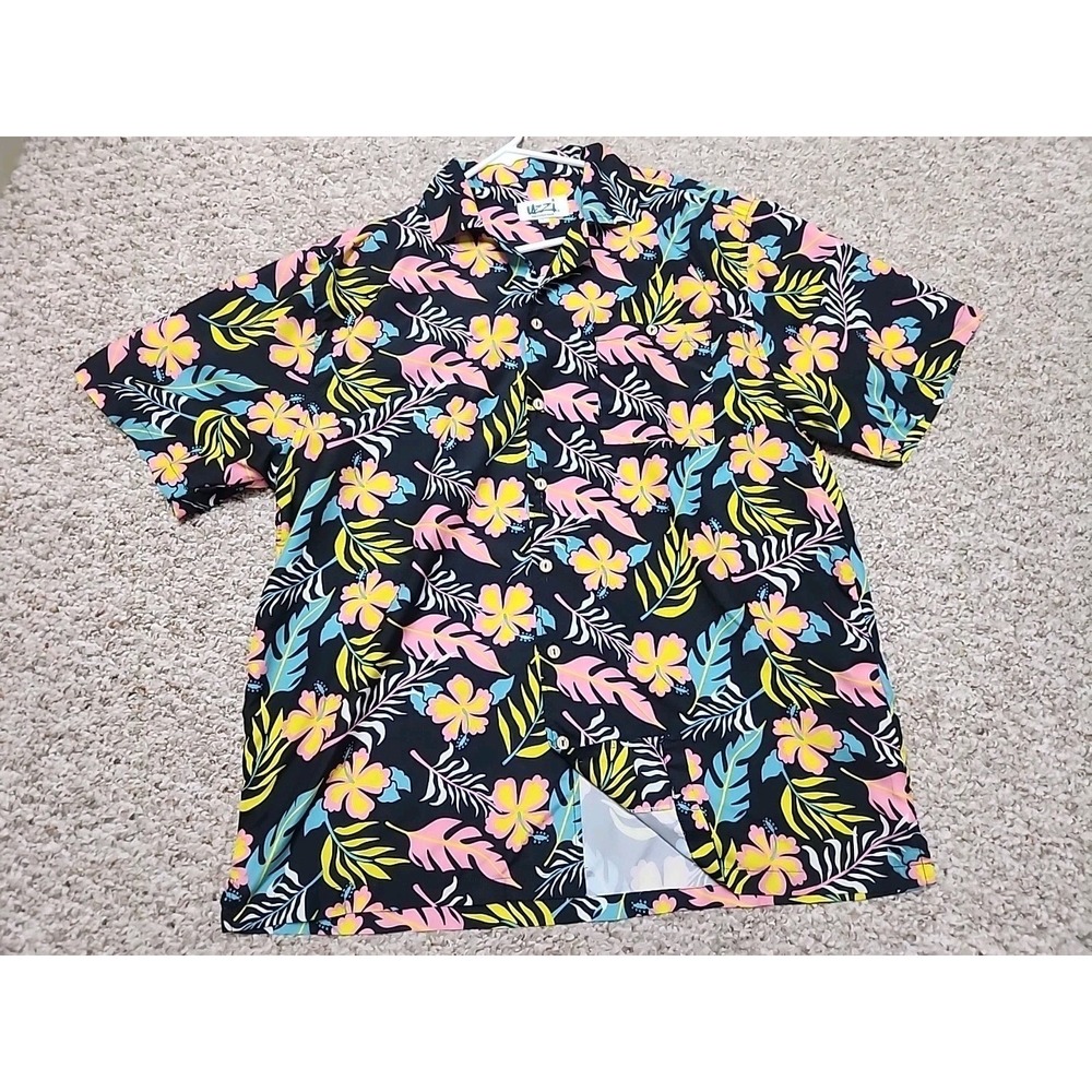 UZZI Hawaiian Shirt Mens Large Button Floral‎ Beach Pattern Vacation